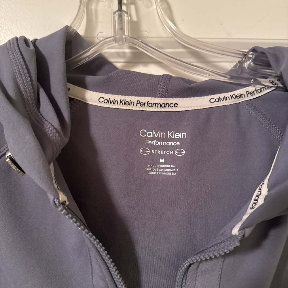 Calvin Klein - Picture 2 of 5